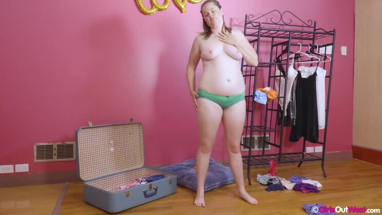 Sarah Takes Charge in Big Tits Action with Sex Toys