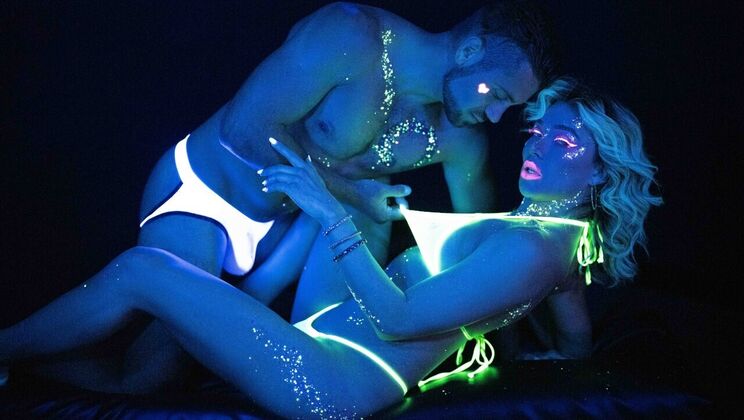 Dante Colle & Emma Rose: Glowing Up Booty