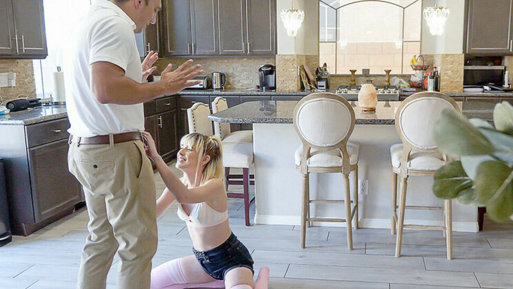 Jessie Saint: Step Daughter's Instant Orgasm